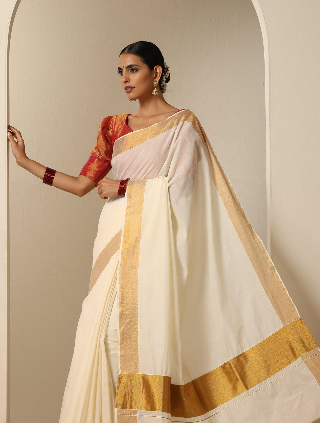 Pre stitched white kasavu sare with golden border - Glamwiz