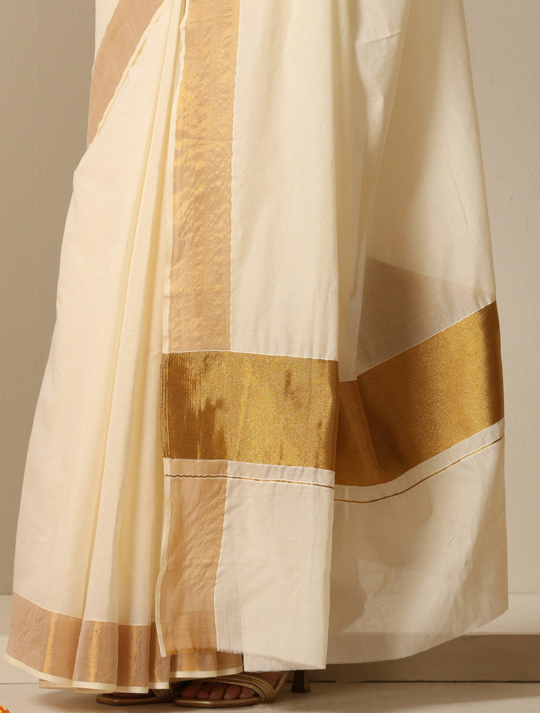 Pre stitched white kasavu sare with golden border - Glamwiz